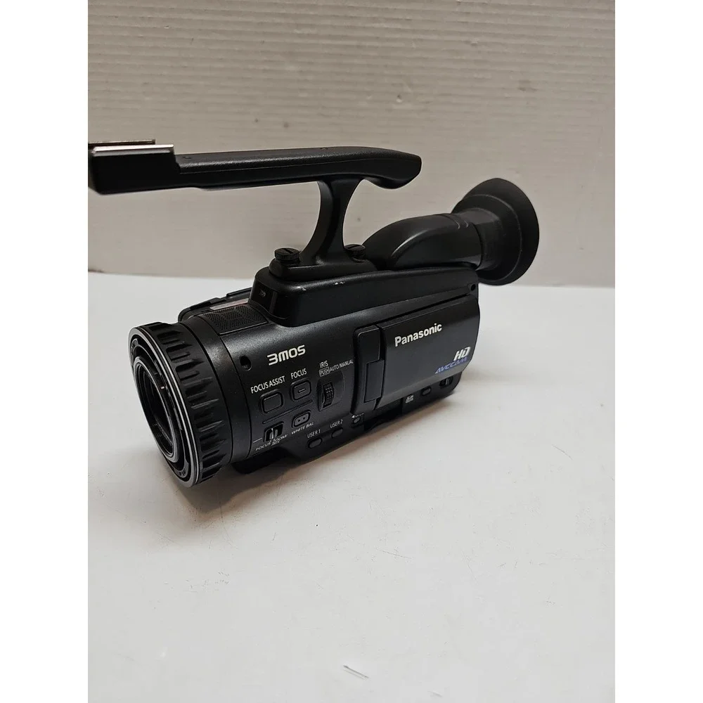 Panasonic AG-HMC40P AVCCAM Professional HD Camcorder (FOR PARTS OR REPAIR)